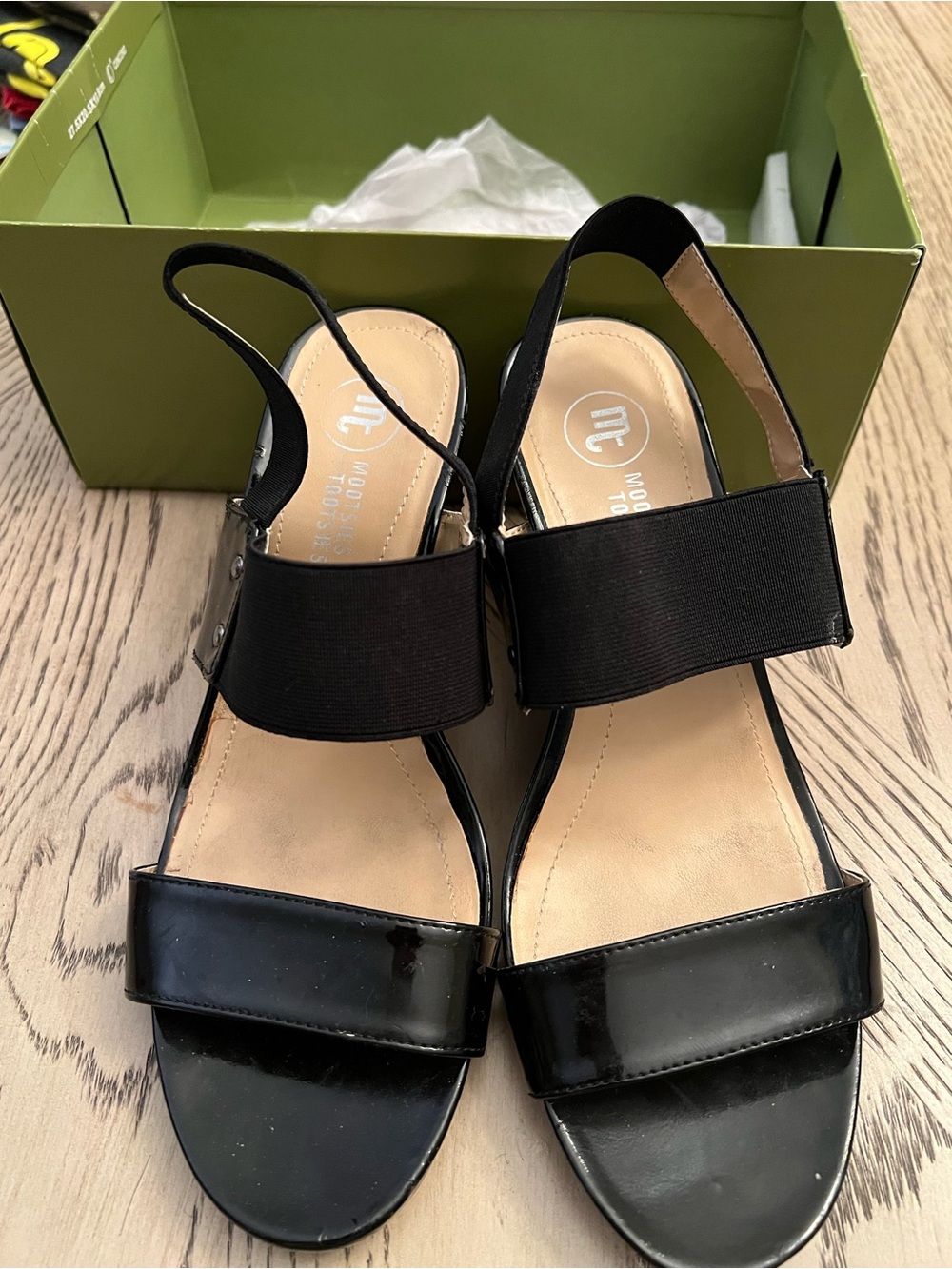Mootsies Tootsies “Shenan” black patent leather wedge sandals sz 8